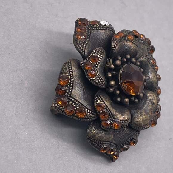 Vintage Engraved Rhinestone Flower Brooch Pin - Picture 5 of 5